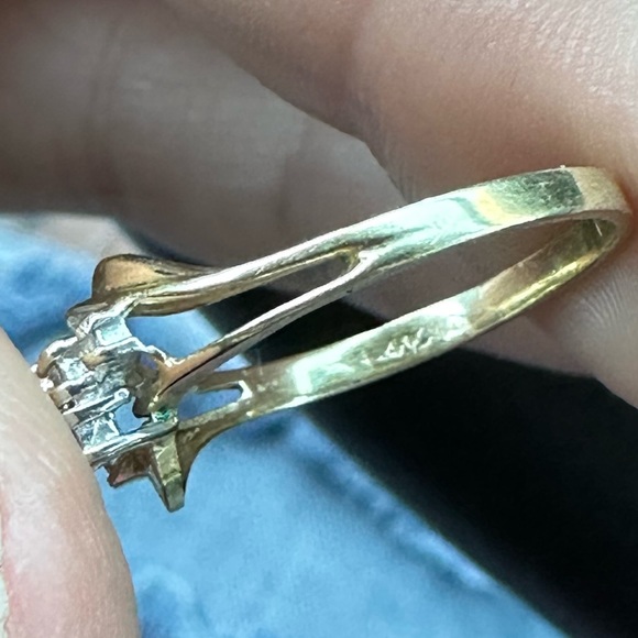 14k diamond cluster ring! Beautiful! - Picture 7 of 7